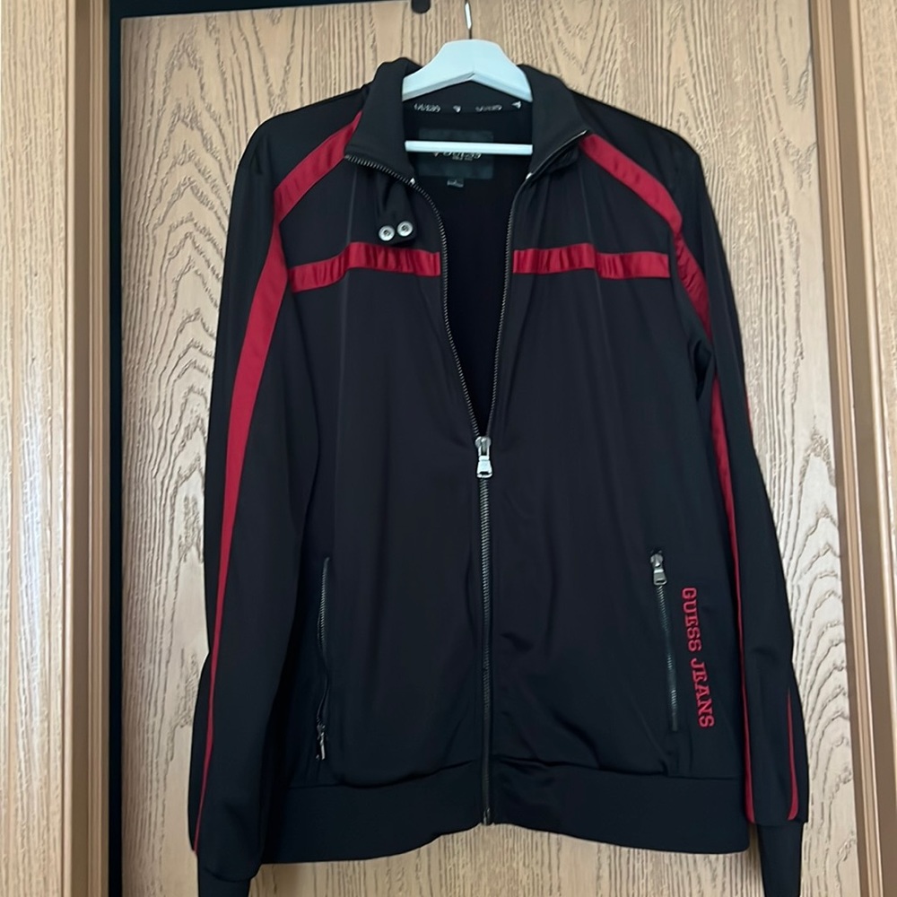 Used !!! Guess Men sweatshirt size (L)